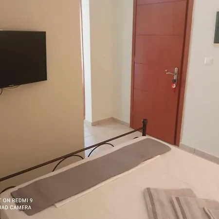 Vasilis Travlos Apartment *
