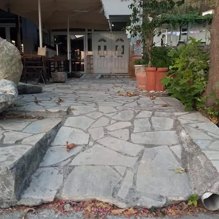 Vasilis Travlos Poros (Kefalonia)
